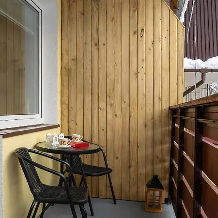 Mountain Corner In By Renters *